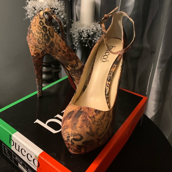 Platform Heels - Picture 2 of 7